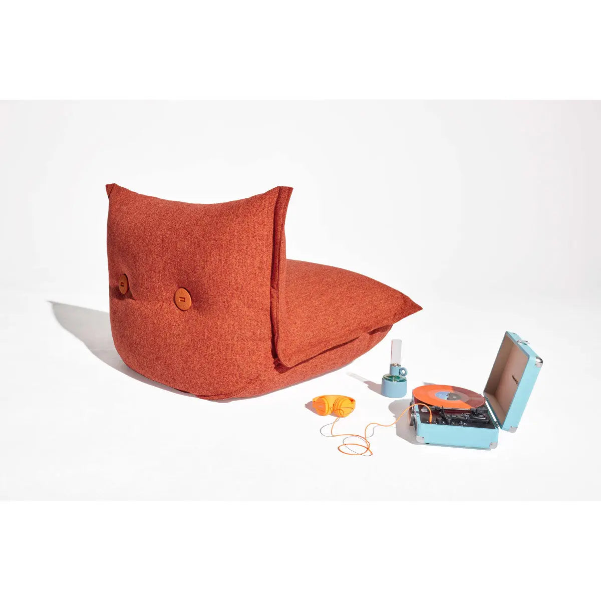 Fatboy BonBaron Mingle lounge chair as accent furniture