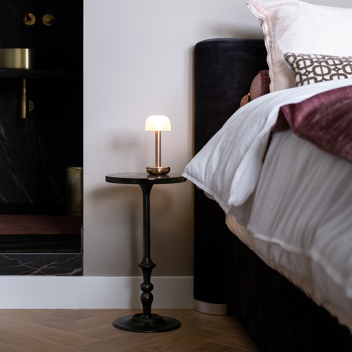 Humble Two table lamp, Gold frosted