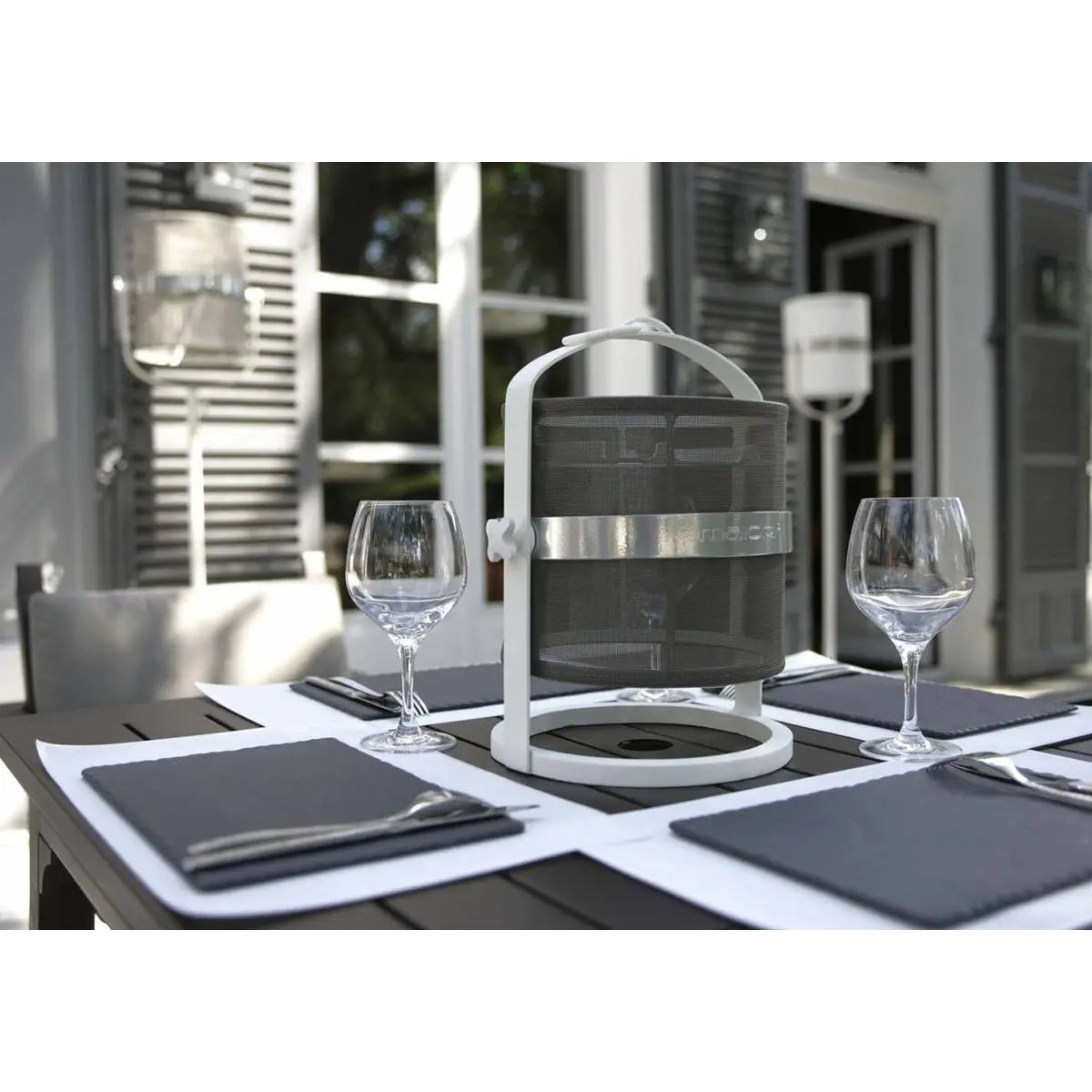 La Lampe Petite Black Frame Solar Light