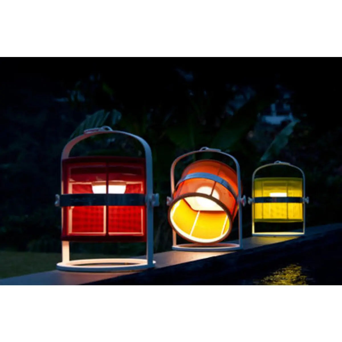 La Lampe Petite Black Frame Solar Light