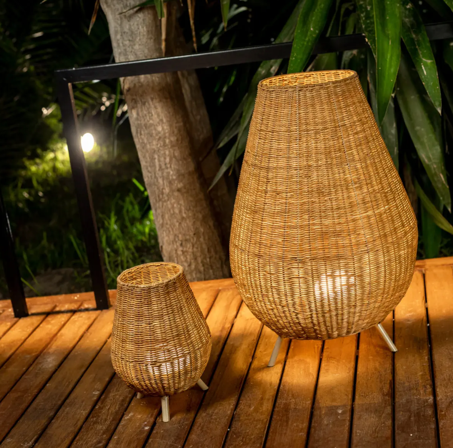 New Garden natural floor lamps Dubai perfect for living rooms and outdoor spaces with modern floor lamp design and soft glow.
