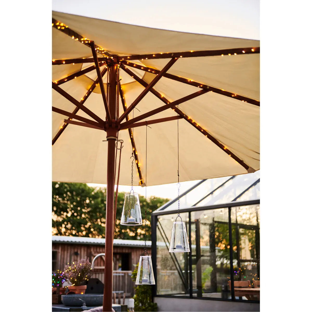 Sirius Knirke solar-powered string lights to illuminate and decorate parasols and ceilings.