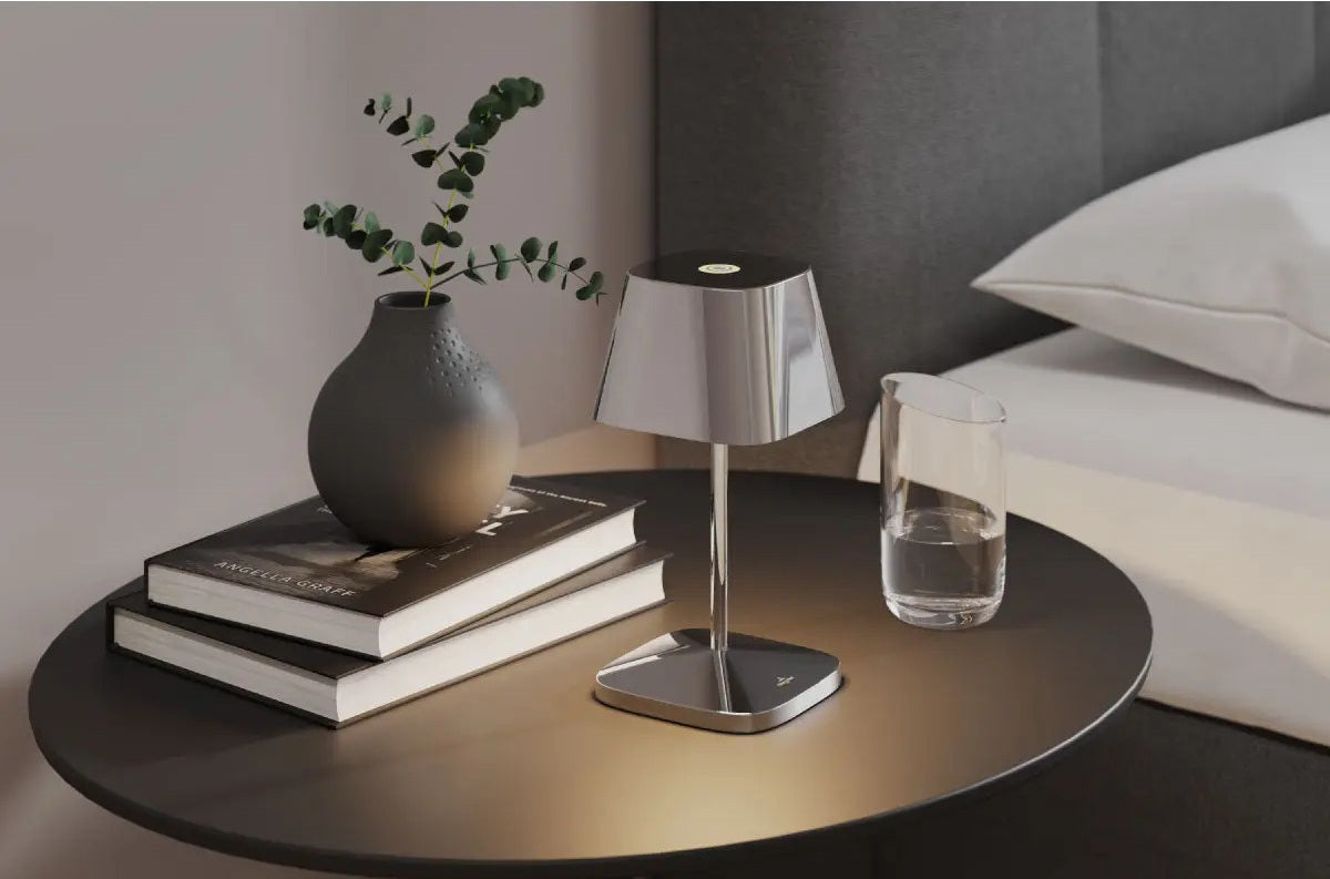 Villeroy & Boch Seoul Micro table lamp in glossy gold as a gift on Eid al-Fitr celebration.