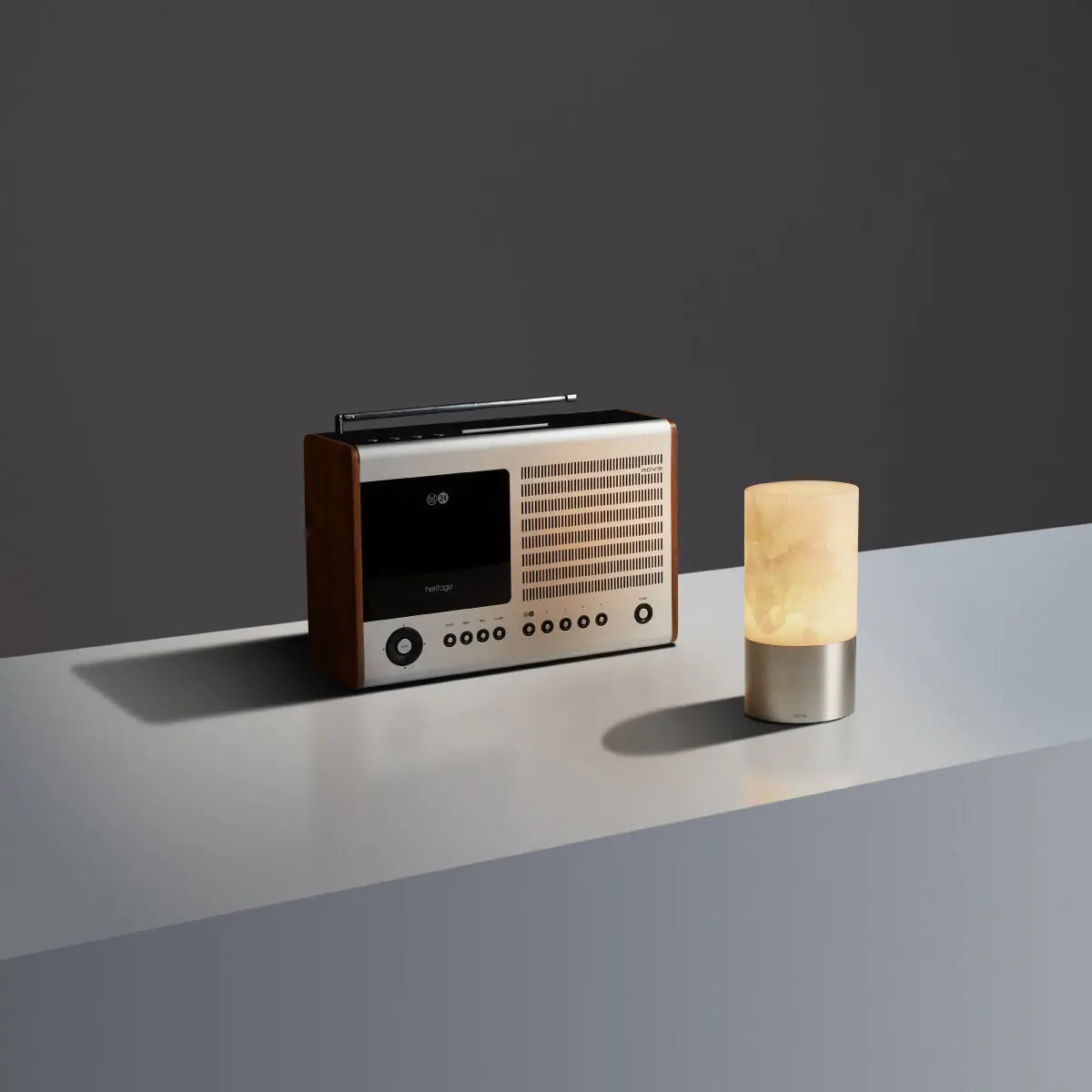 Voltra Totem Alabaster table lamp, satin nickel Voltra